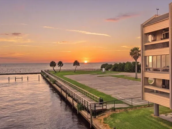 580 Pleasure Island Blvd APT 224, Port Arthur, TX 77640