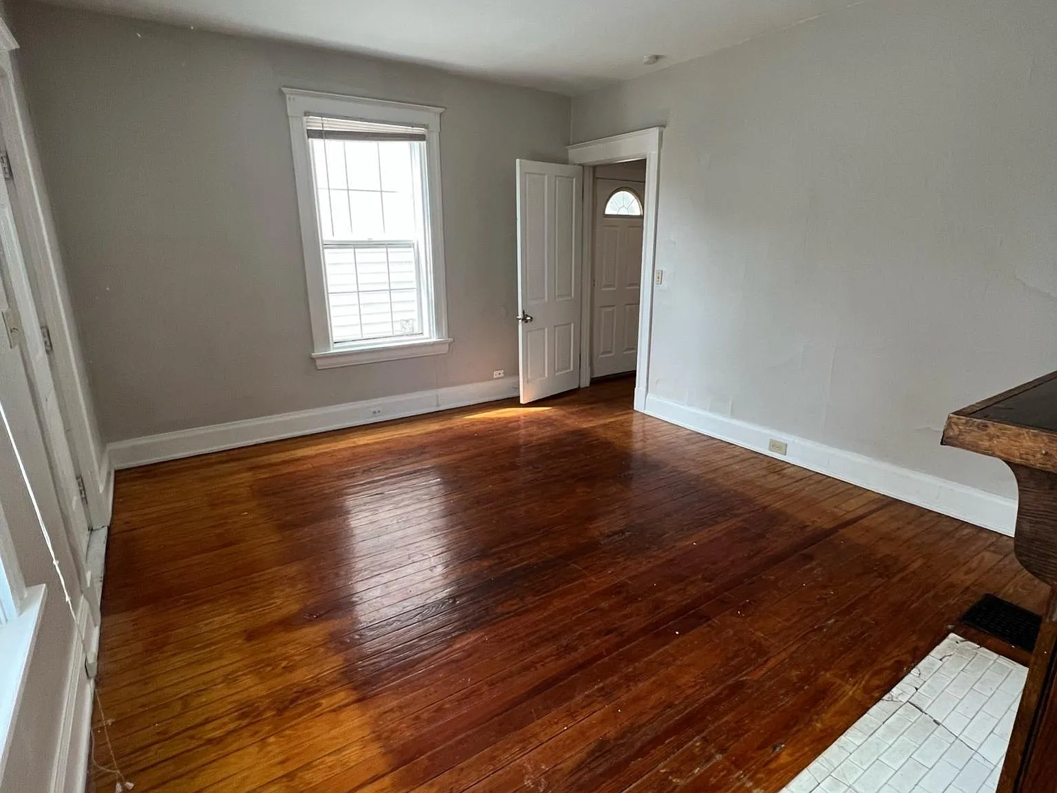 2341 Victor St — Photo 3