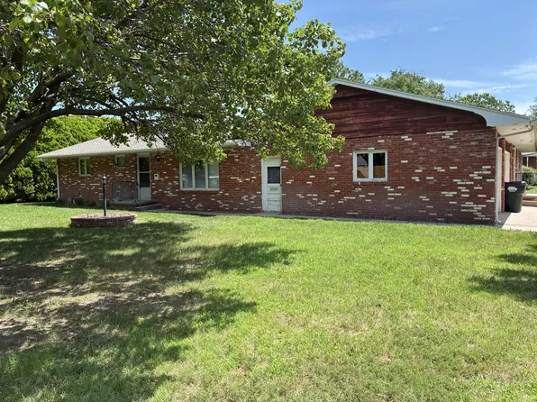 600 Catalina Dr #A, Hutchinson, KS 67502