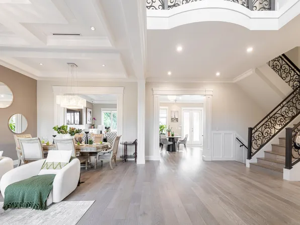 6326 Dawson St, Burnaby, BC V5B 2W6