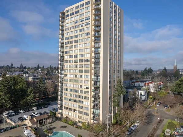 4540 8th Avenue NE #803, Seattle, WA 98105