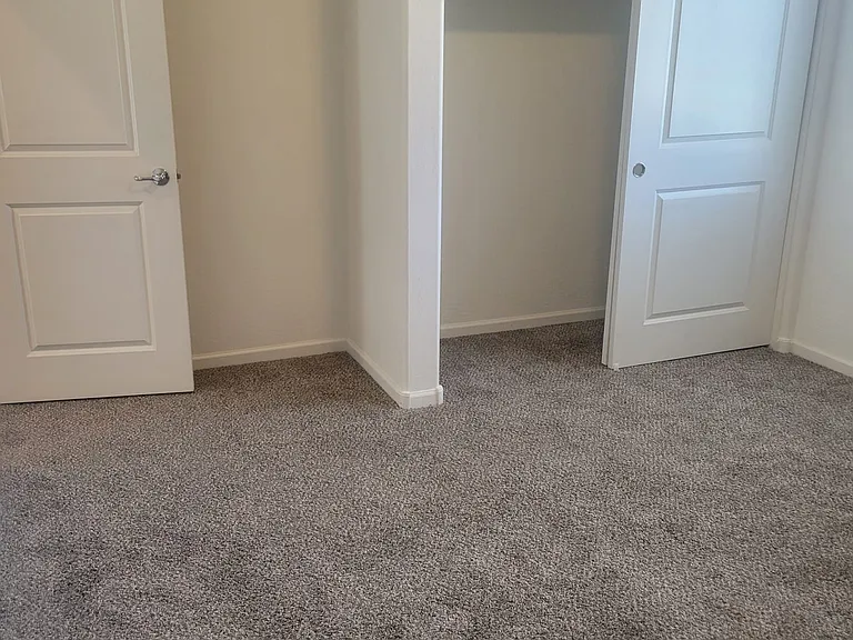 1741 W Pollack St — Photo 15