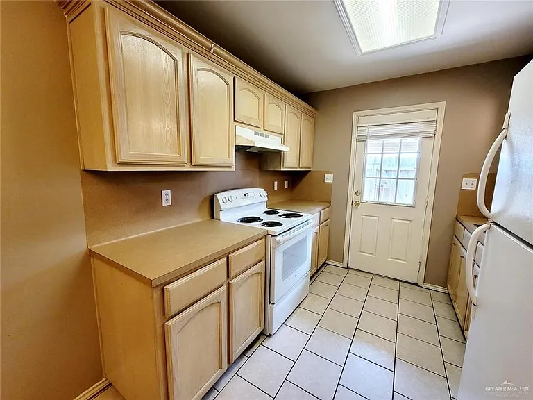 2402 Tahiti Dr #7 — Photo 7