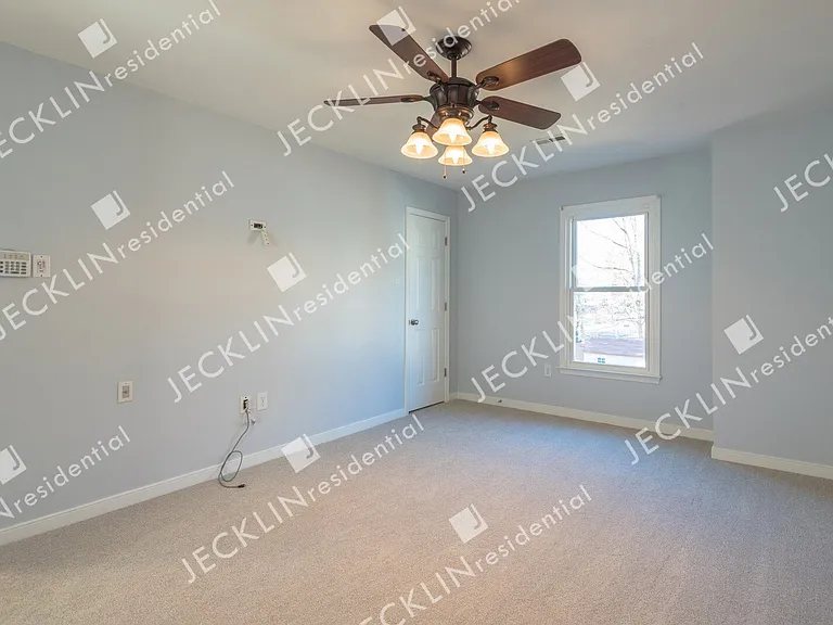 9020 Castle Point Dr — Photo 17