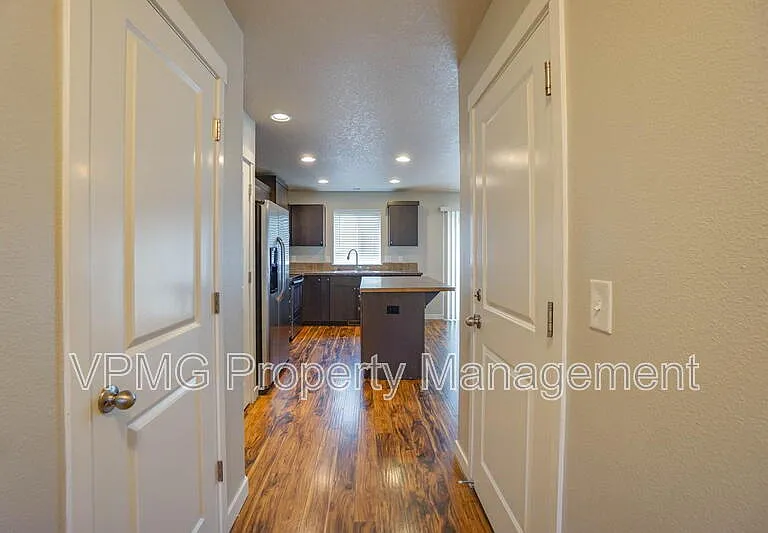 6117 NE 105th Ave — Photo 2