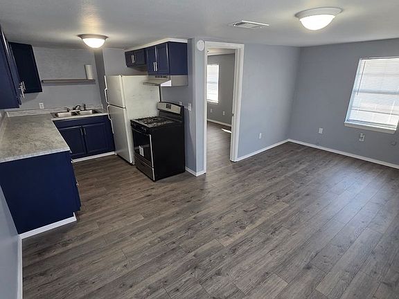 5th image of 220-226 E J St