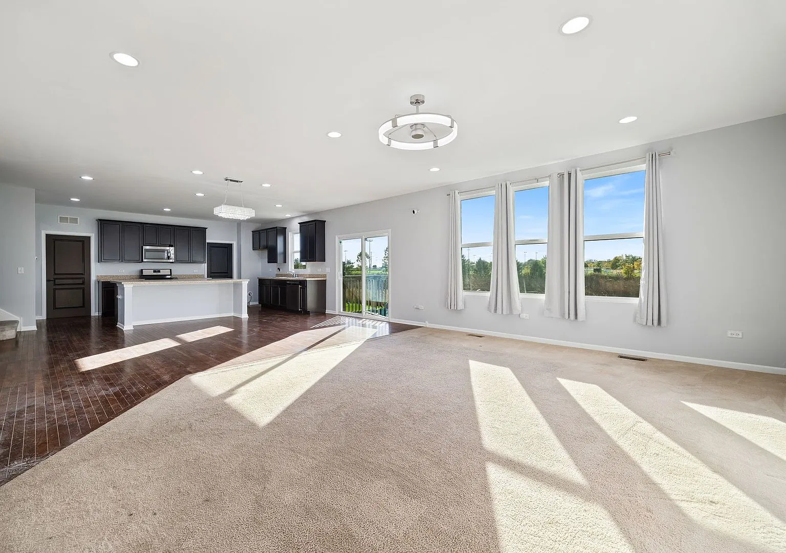5 bed, 3388 sqft, $5,000 — Photo 4
