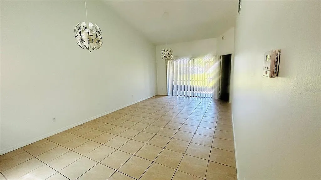 2 bed, 2.0 bath, 1012 sqft, $2,100 — Photo 3