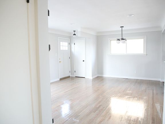 4th image of 21612 Kramer St