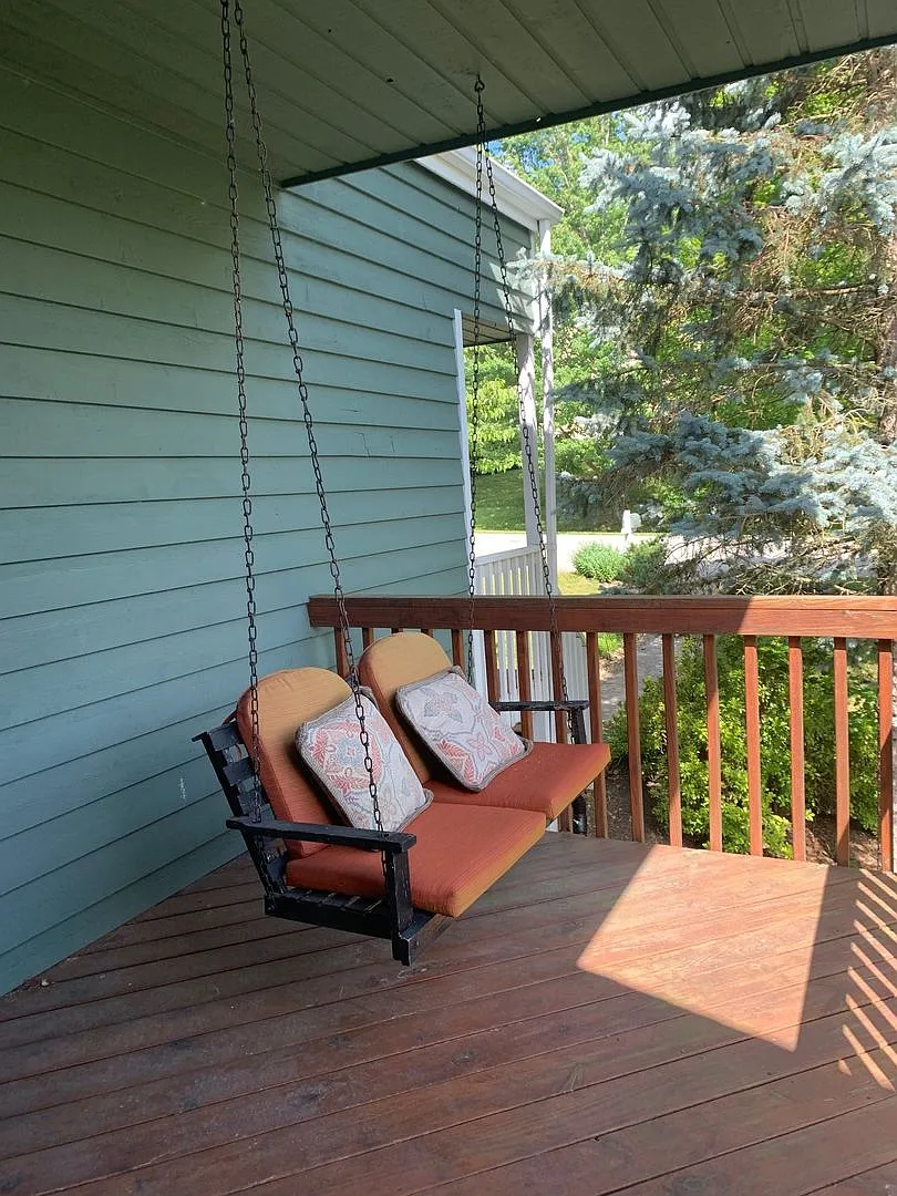 3 Bedroom, 2.5 Bath House — Photo 3