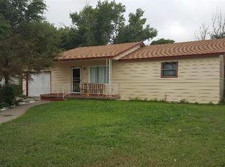 1319 Summit St, Garden City, KS 67846