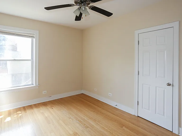 1919-31 W. Winona — Photo 11
