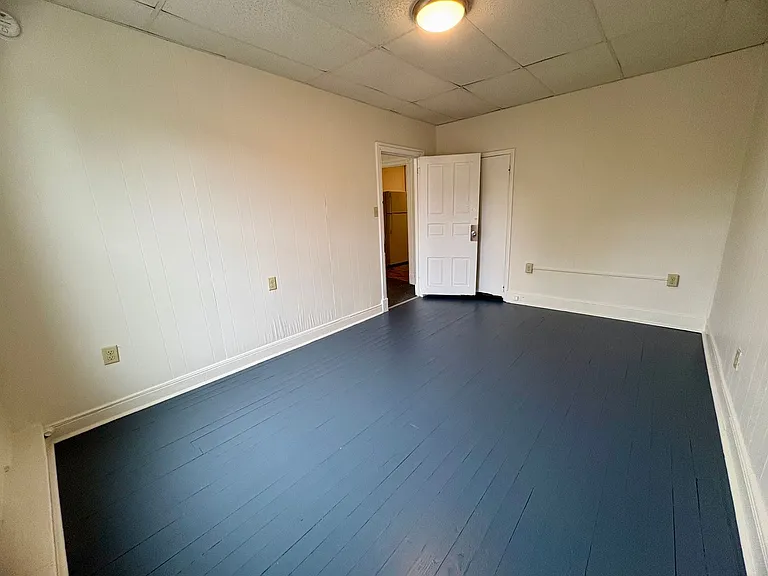 568 Manor St — Photo 10