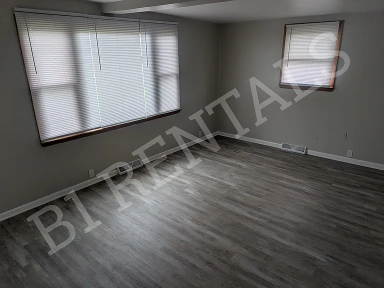 1025 N Obrien St — Photo 3