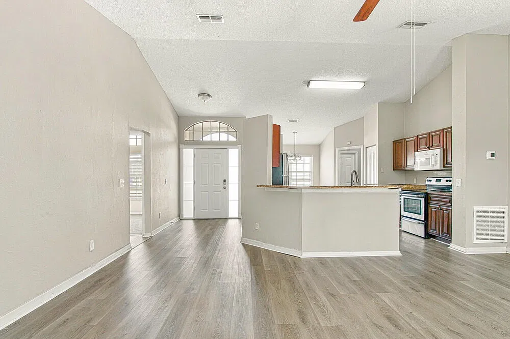 3 bed, 2.0 bath, 1441 sqft, $1,885 — Photo 4