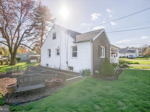 520 Fairhill St, Willow Grove, PA 19090