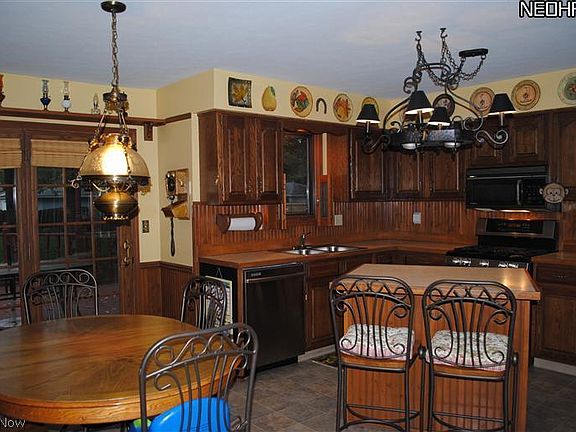 4th image of 21503 Jonathan Dr