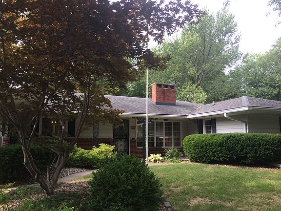Mature Trees and Landscaping
