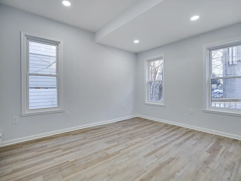 523 Sarah St #B — Photo 7