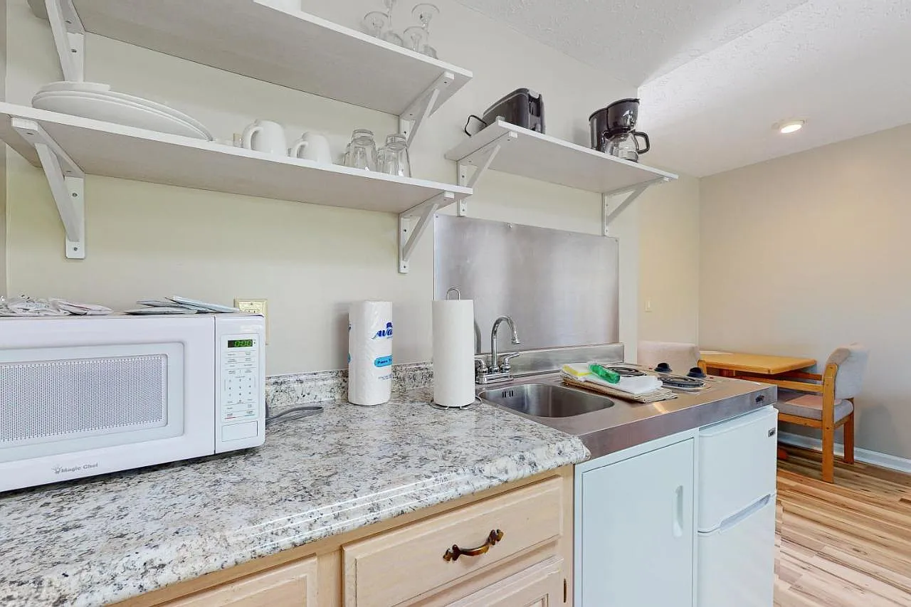 Studio, 781 sqft, $1,199 — Photo 2