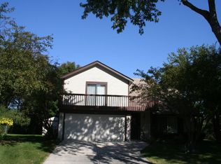 5942 Clarendon Ct, Hanover Park, IL 60133
