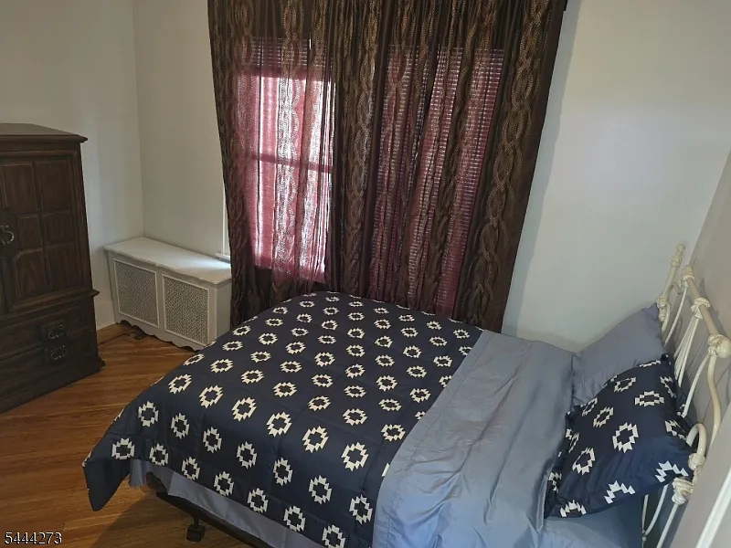 3 bed, 1.0 bath, $2,300 — Photo 4