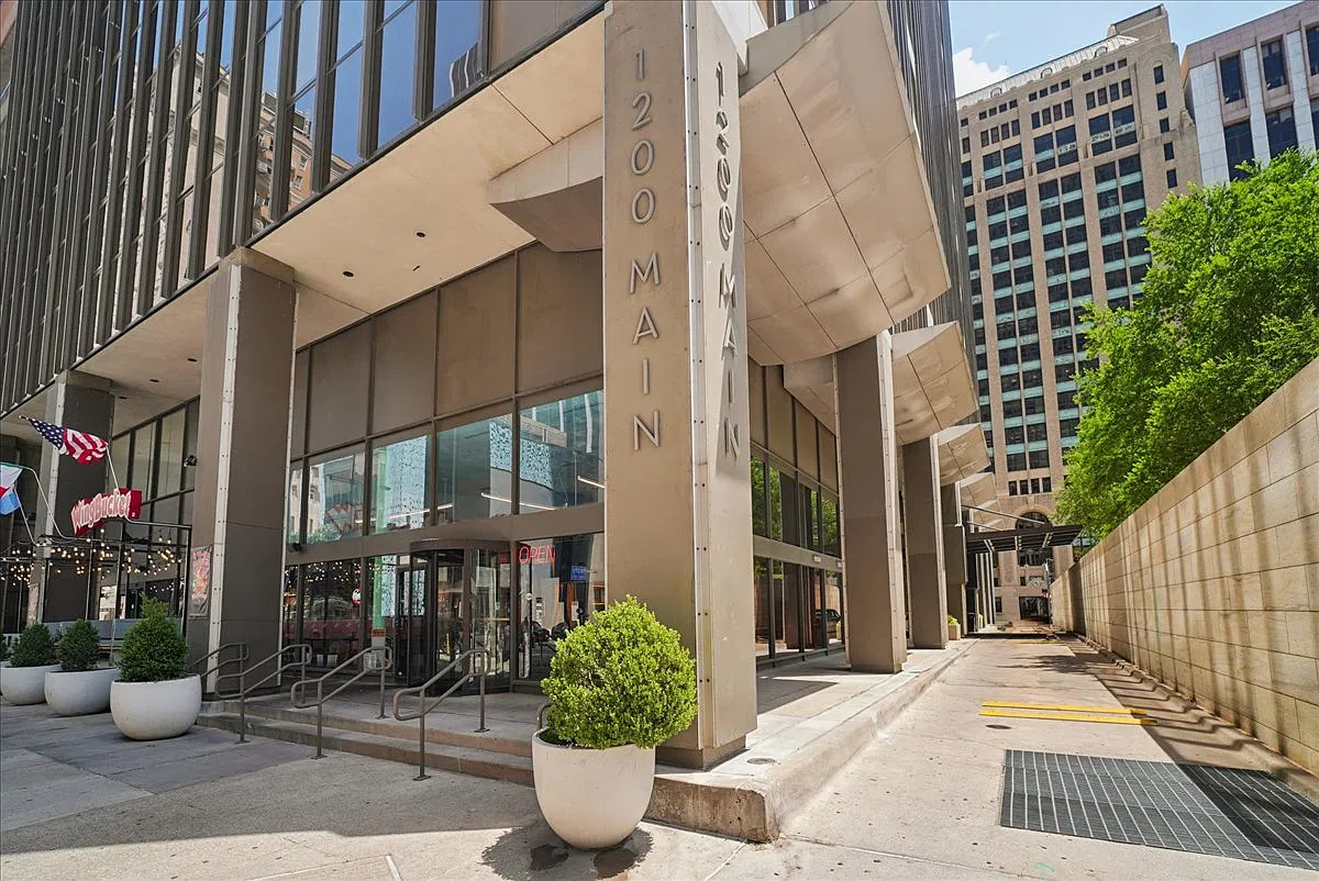 1 bed, 880 sqft, $2,150 — Photo 3