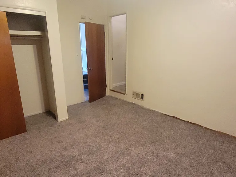 516 Acacia Ave — Photo 1