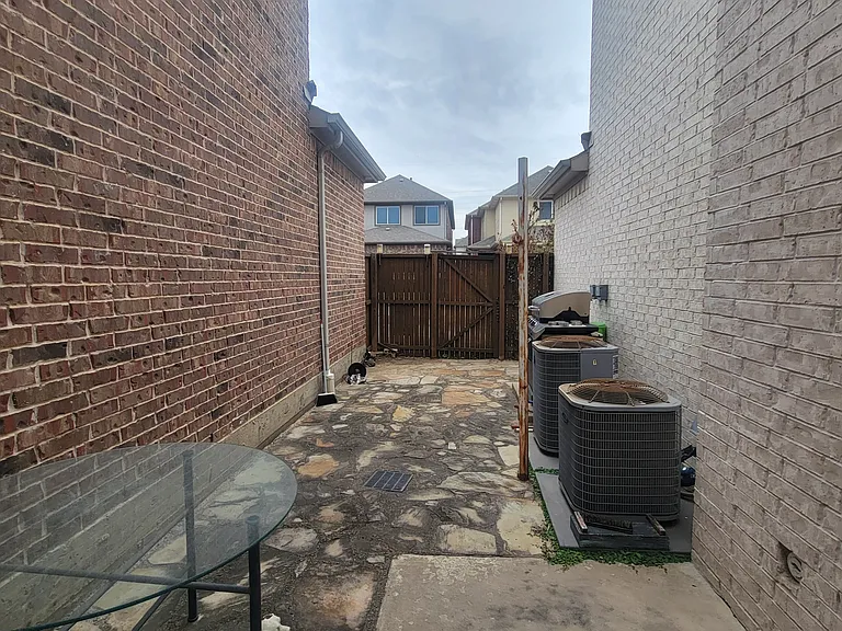 1020 Paradise Cv — Photo 13