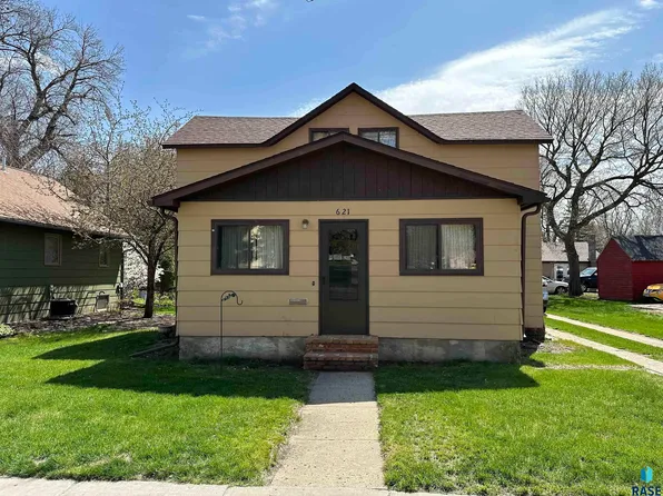 621 W Warren St, Luverne, MN 56156
