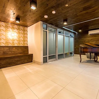 Rented by Nooklyn NYC LLC | media 90