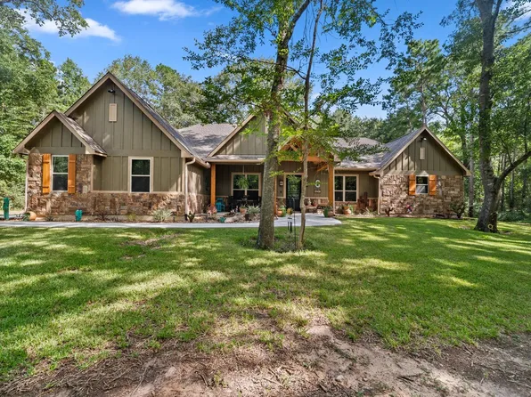 8233 Quarter Horse Ln, Waller, TX 77484
