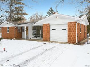 245 Foxbury St, Commerce Township, MI 48382