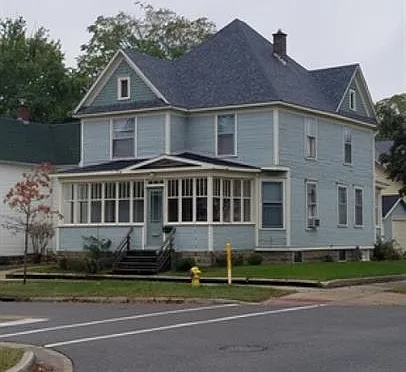 383 Maple Ave