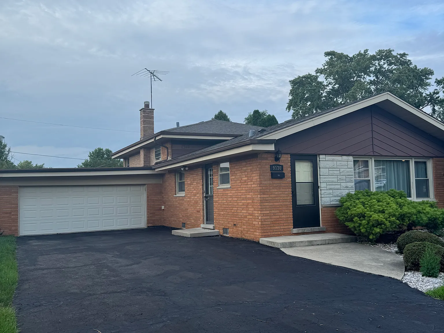 3 bed, 2.5 bath, 1800 sqft, $2,950 — Photo 1