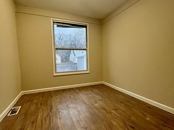 5th image of 124 Field Ave