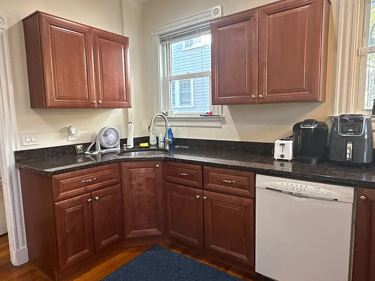 69 Wendell St #1R — Photo 4