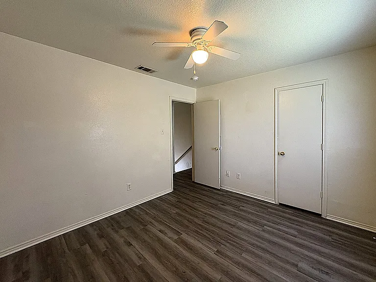 5709 Redstone Dr #D — Photo 5