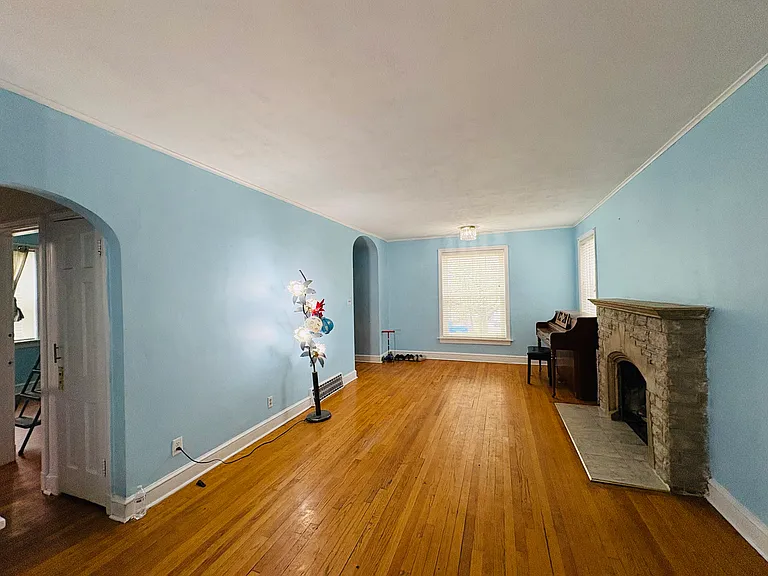 8751 Bridgeport Ave — Photo 3