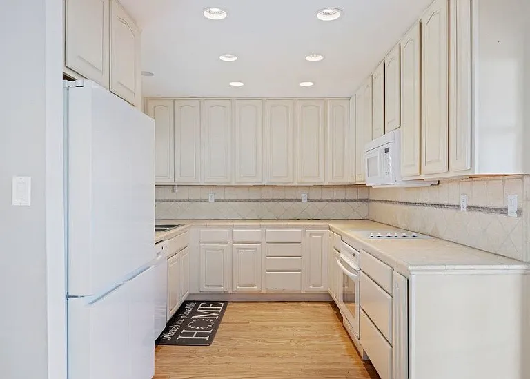 691 Ardmore Dr — Photo 16