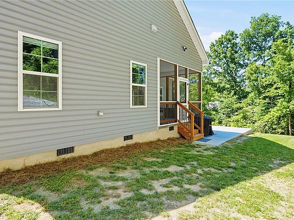 5th image of 413 Lakewood Dr