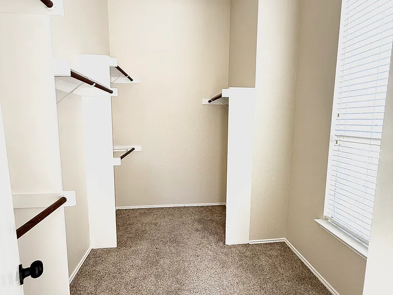 1534 Broadmoor Dr — Photo 16