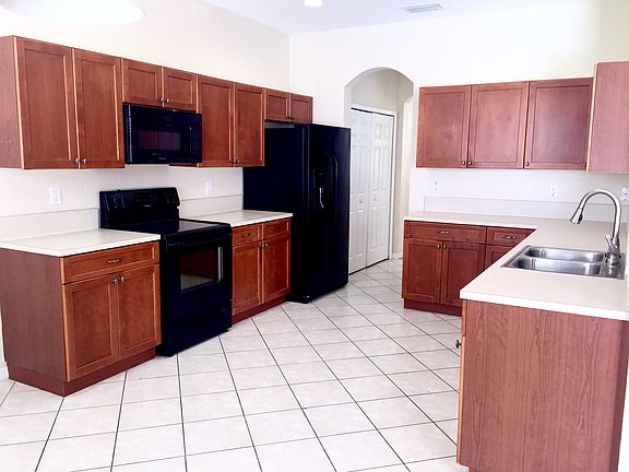 3rd image of 11041 Stone Branch Dr