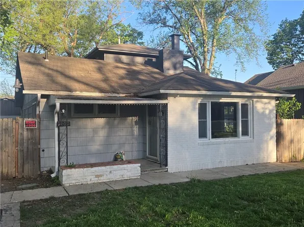 1402 S Dodgion Ave, Independence, MO 64055