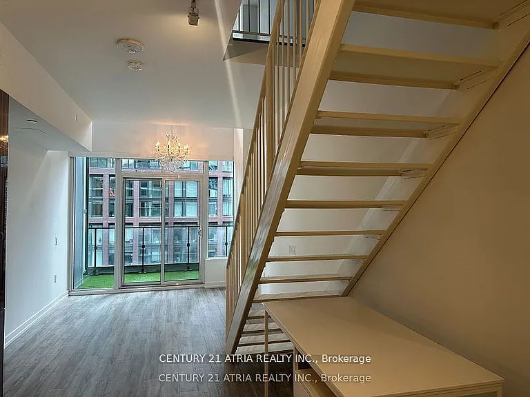 77 Shuter St #725 — Photo 16