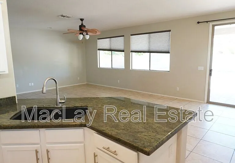 203 W Cedar Dr — Photo 3