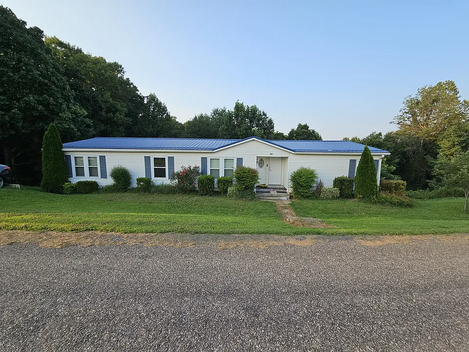 65 Hillcrest Dr
