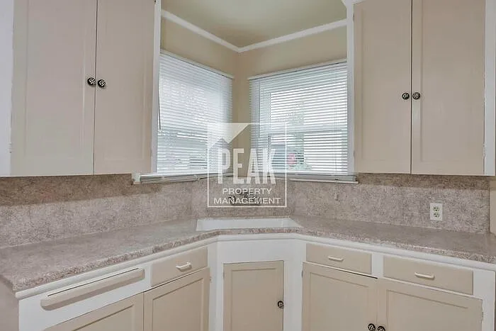 4437 Donnelly Ave — Photo 9
