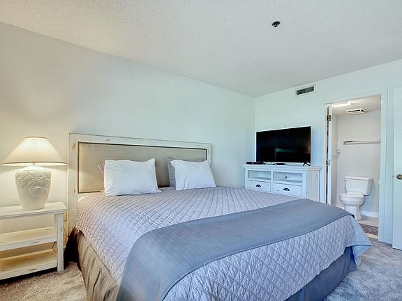 4th image of 410 Melrose Pl. #106