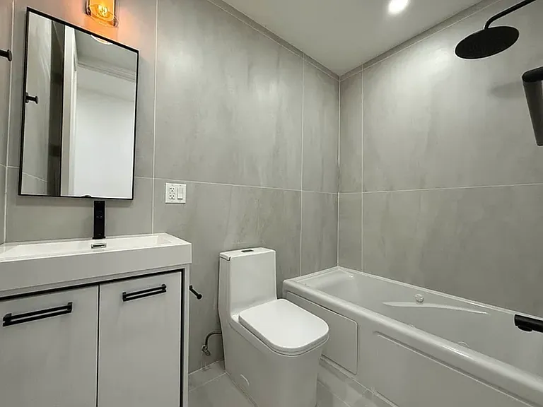 545A Quincy St #2 — Photo 3